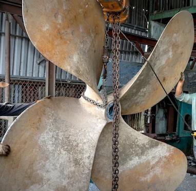 نقش کلیدی ریخته‌گری دقیق در تولید قطعات سیستم رانش کشتی؛ از طراحی تا عملکرد در دریا